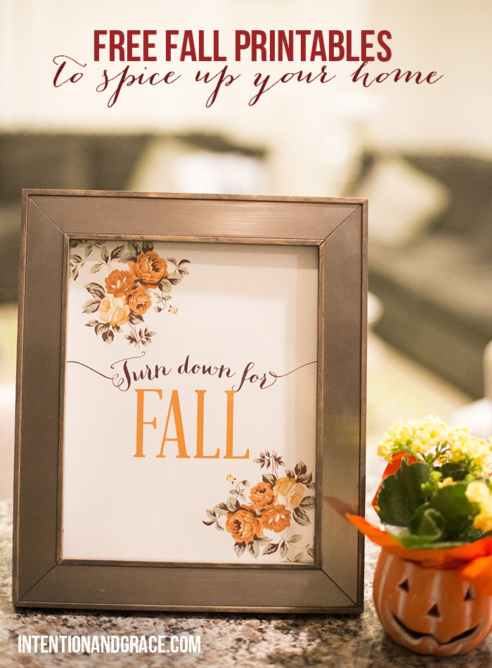 Free fall printables for the holidays. Great for holiday decorations in your home.
